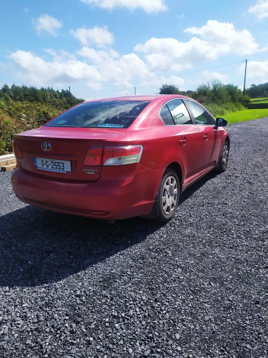 Toyota Avensis 2011 - Image 2