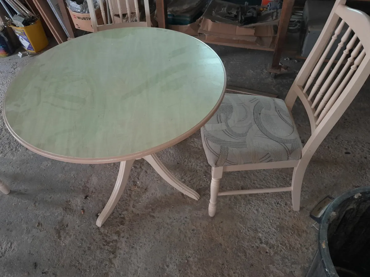 Table and 3 chairs - Image 3