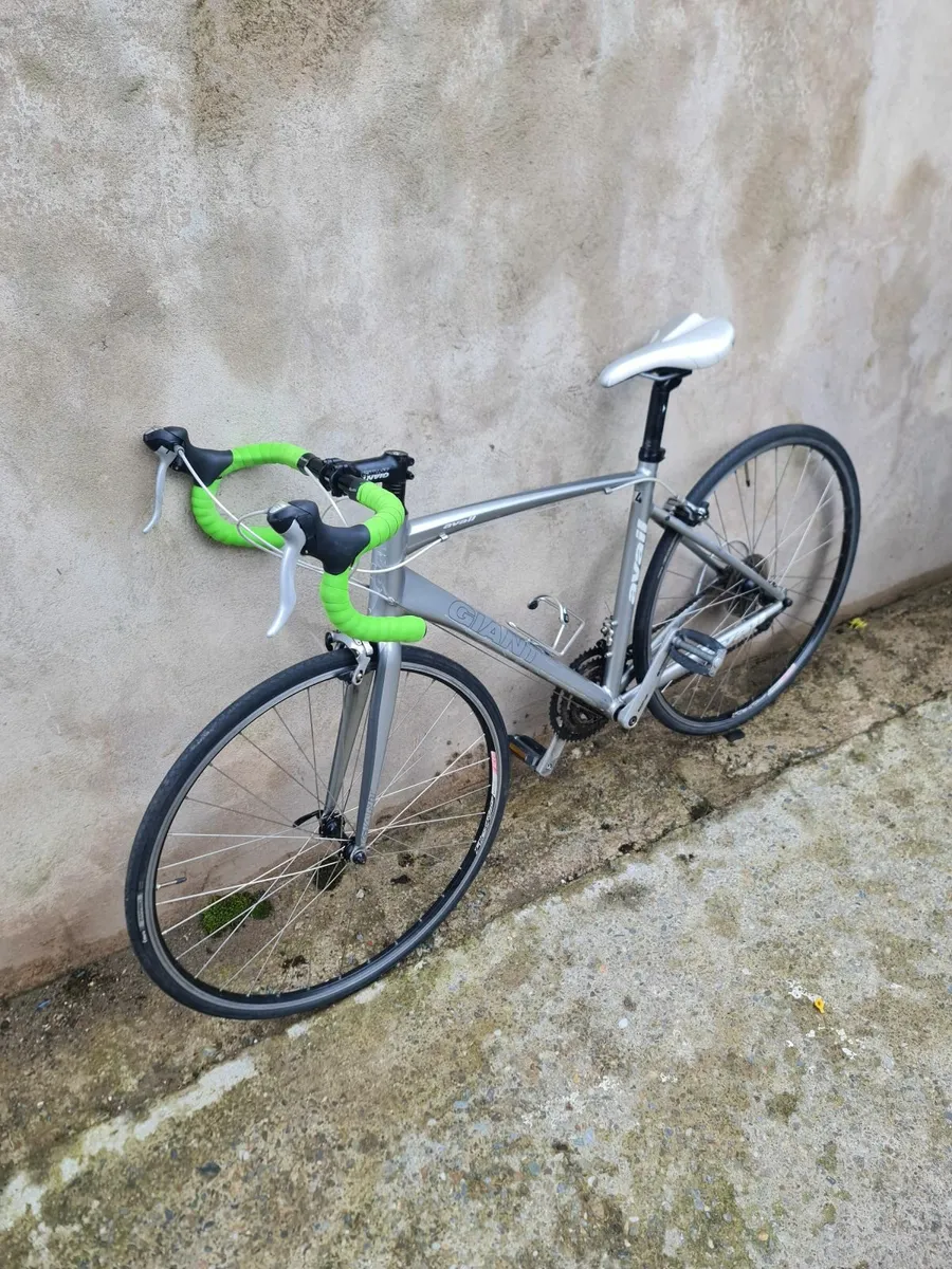 'Giant' (Avail) Road Bicycle - Image 4