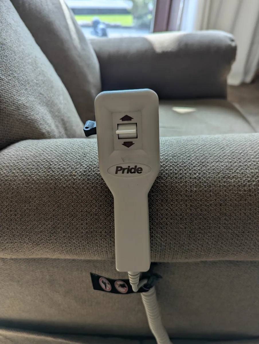 Pride Electric Riser/Recliner Chair - Image 2