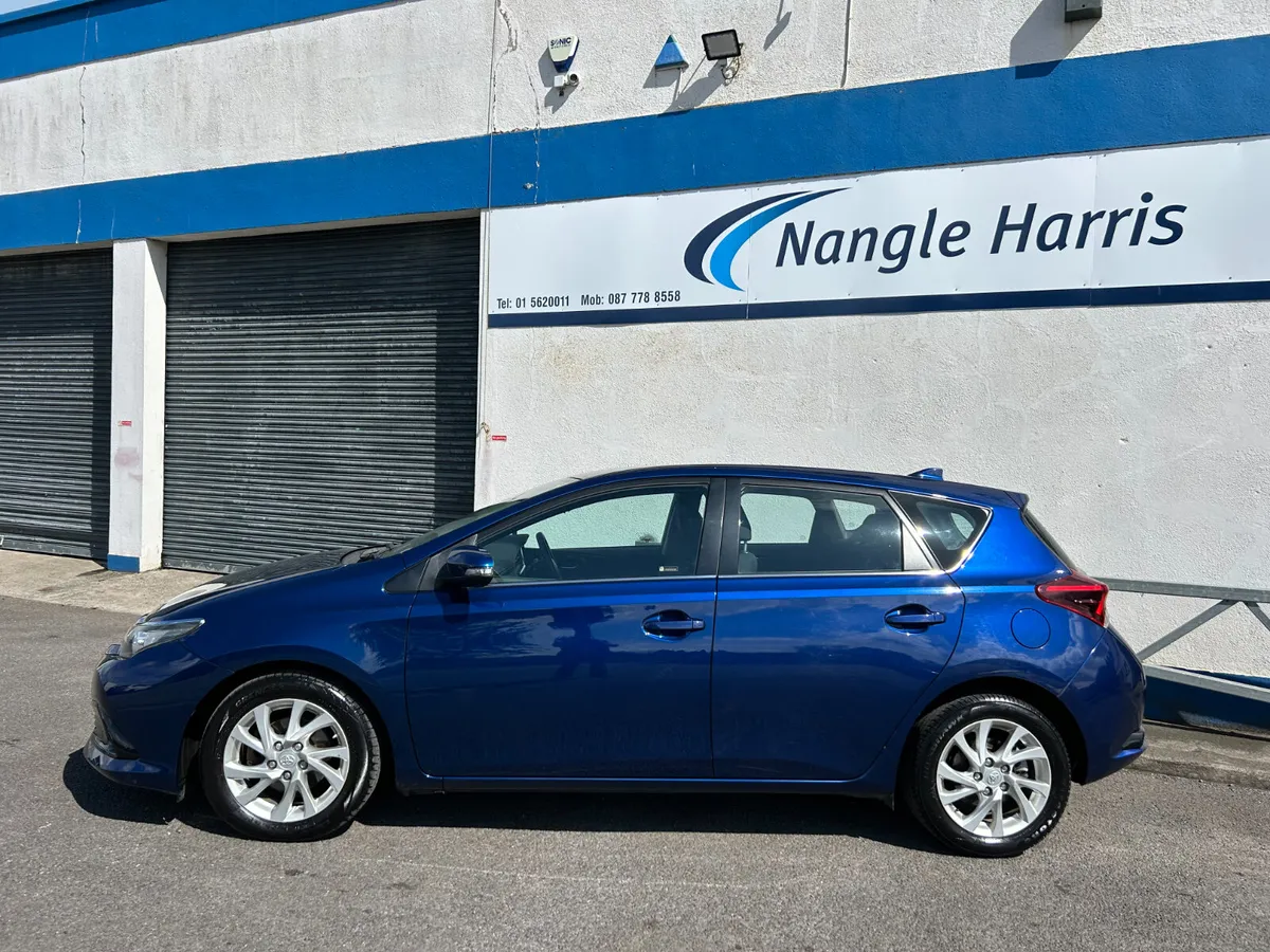 Toyota Auris 2018 - Image 2