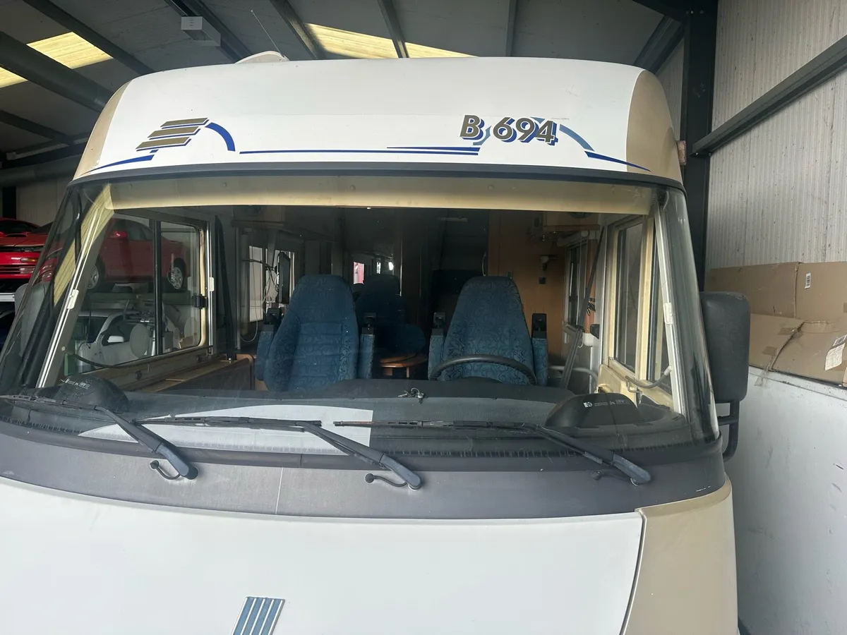Hymer b694 Motorhome - Image 2