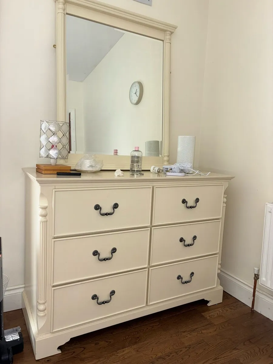 Cream dressing unit - Image 1