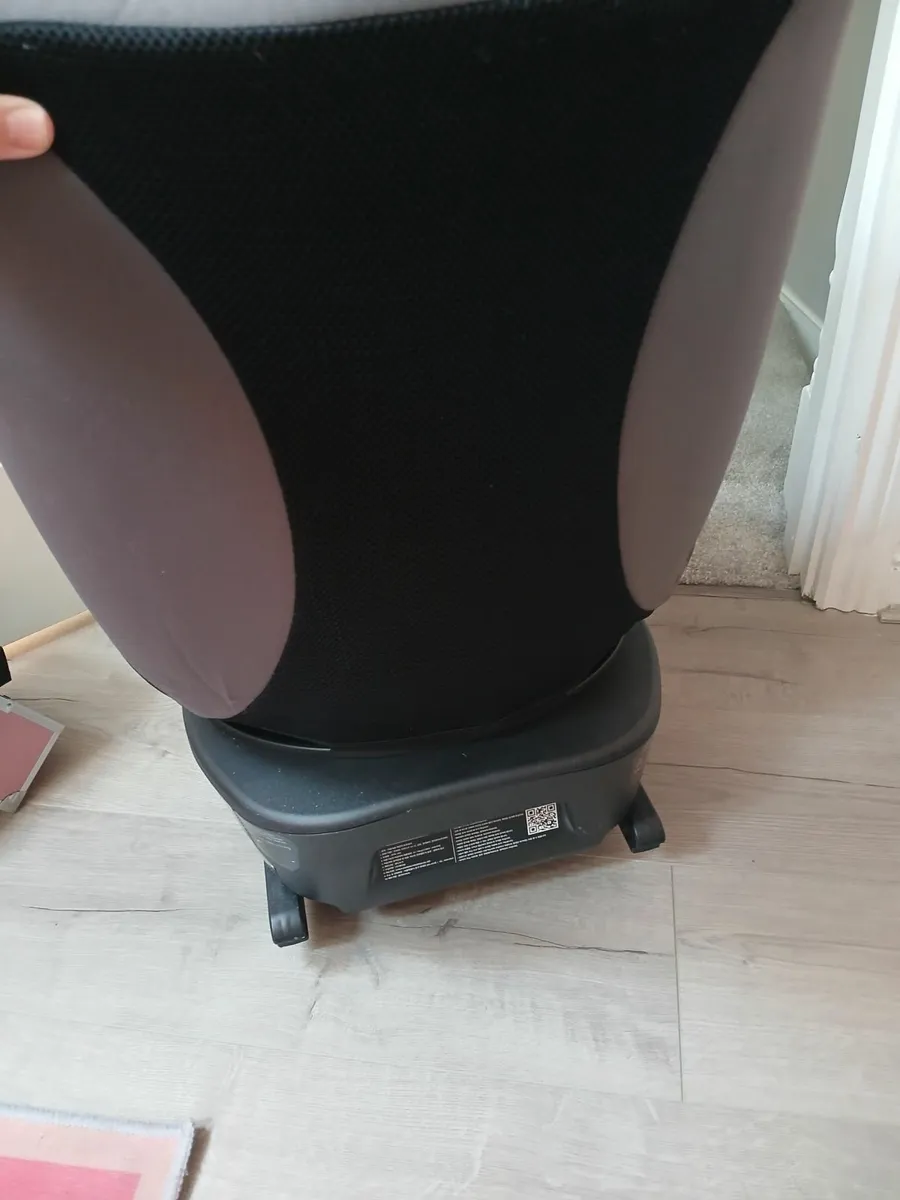 Joie 360 spin carseat - Image 4
