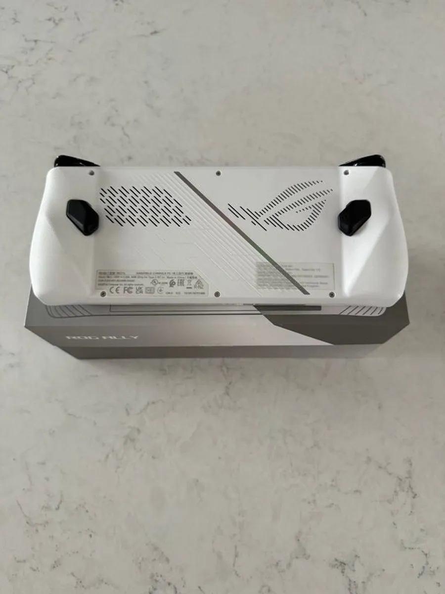 Asus Rog Ally 512gb (like New) - Image 3