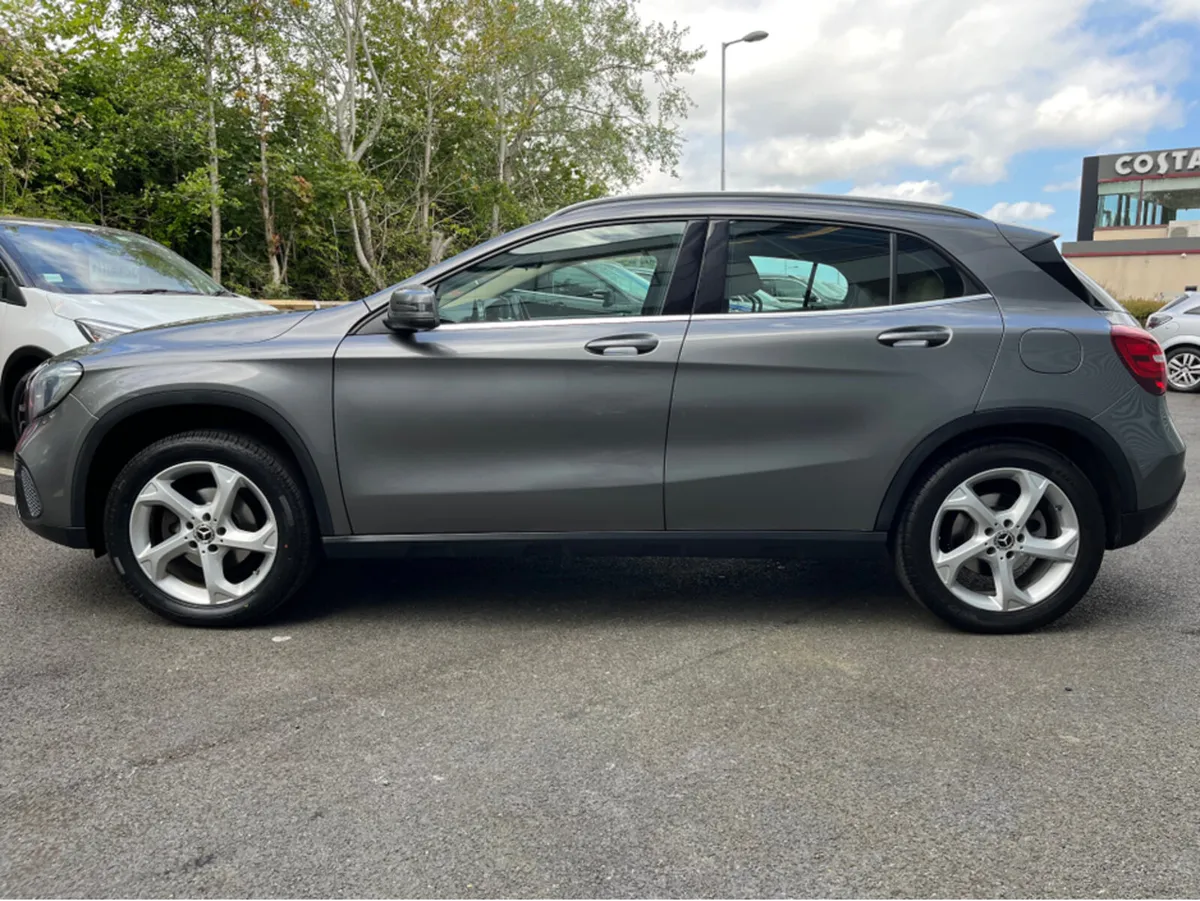 Mercedes-Benz GLA GLA200 D URBAN AUTO - Image 4