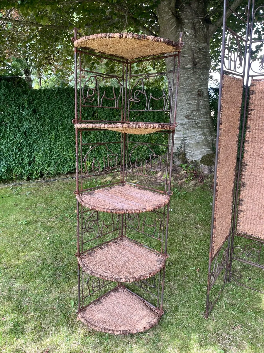 Corner shelf and screen - Image 2