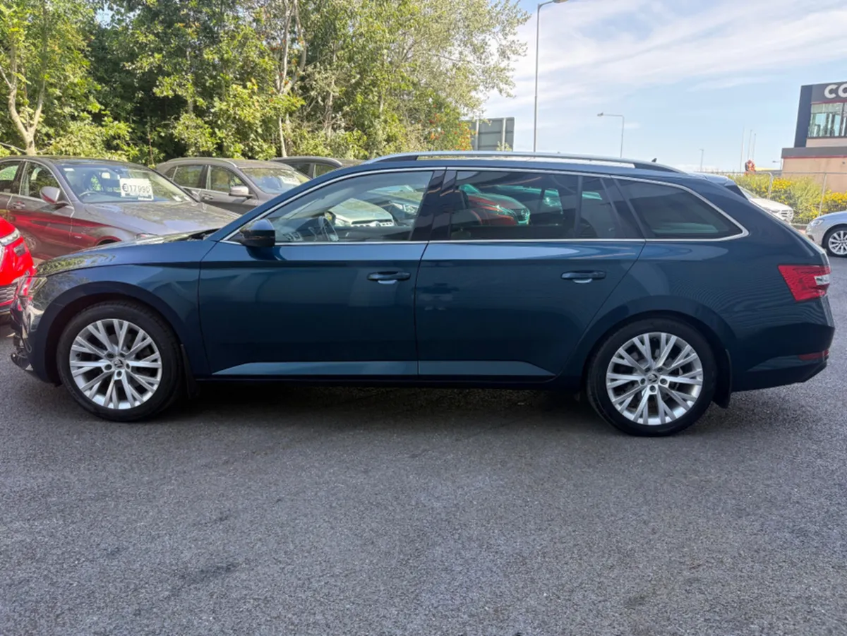 Skoda Superb 2.0 TDI 150HP STYLE COMBI AUTO - Image 4