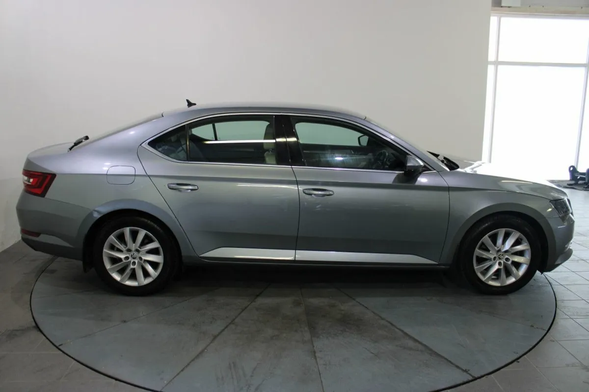 Skoda Superb 2.0 TDI 150bhp Style - Image 3
