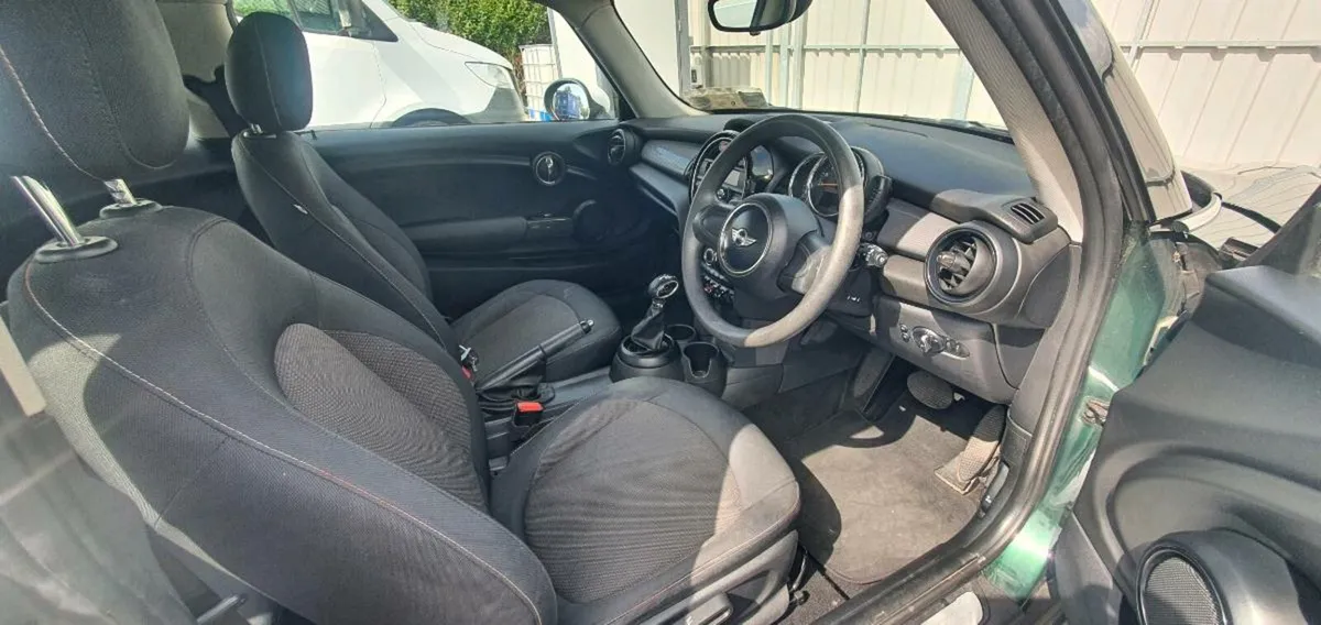 141 MINI COOPER AUTO - Image 4