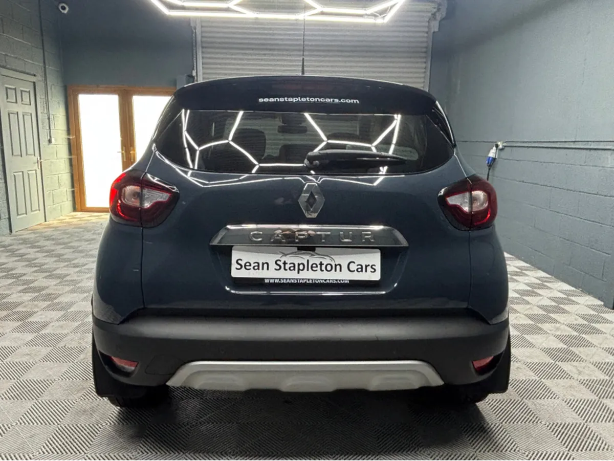 Renault Captur SIGNATURE X NAV DCI 90 4DR - Image 2