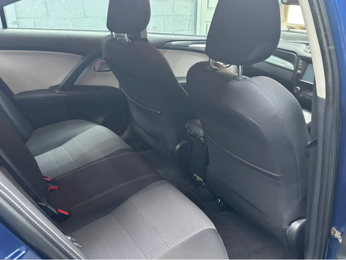Toyota Avensis 2.0 D LUNA 4DR - Image 3