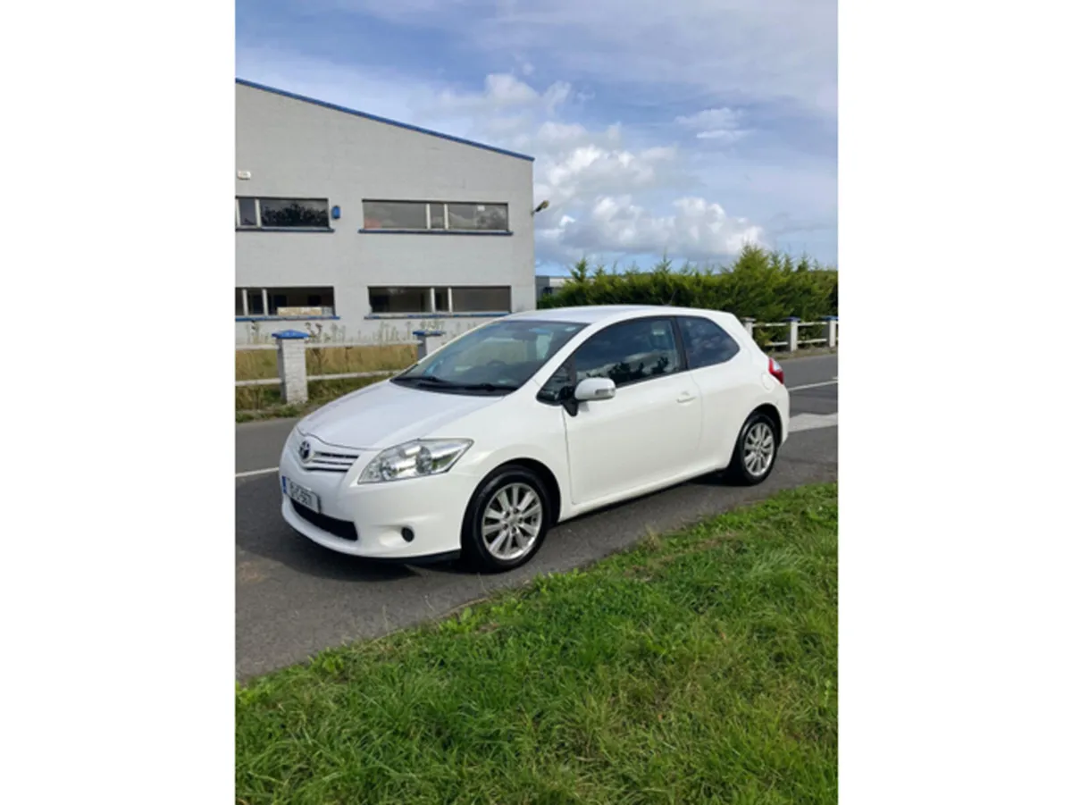 Toyota Auris 1.4 D-4D TERRA 2DR - Image 1