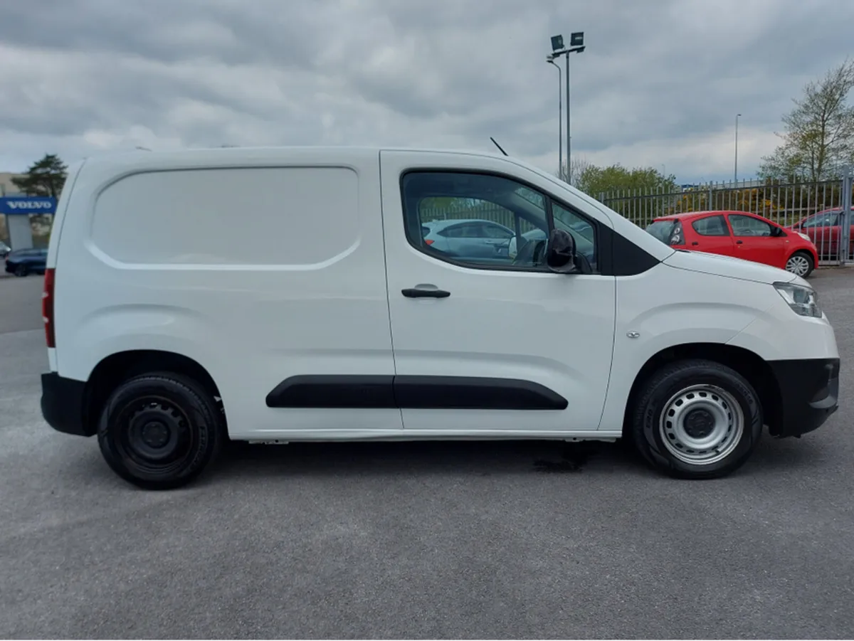 Toyota Proace 1.5 D GX SWB 6 650KG 3DR - Image 4