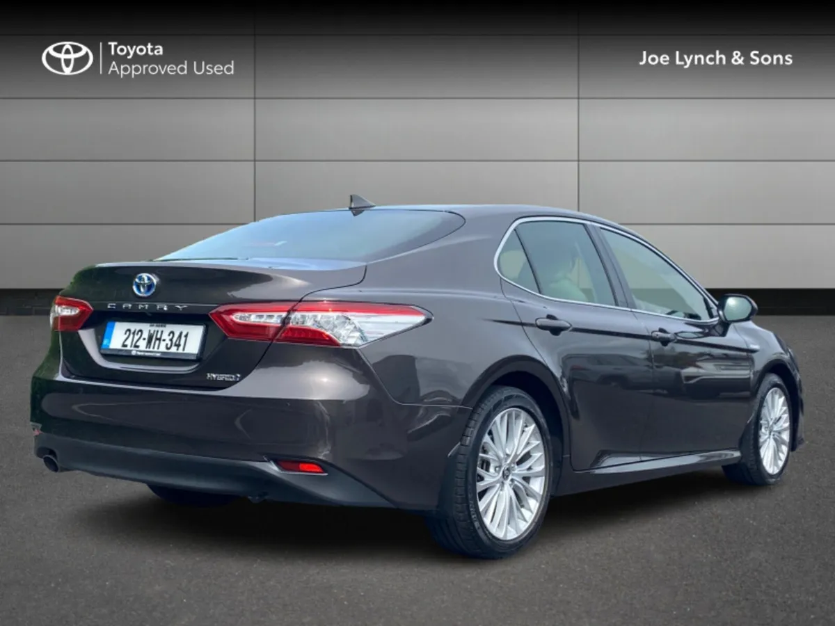 Toyota Camry Platinum - Image 2