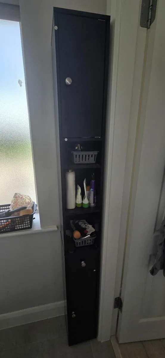 Cabinet - Image 1