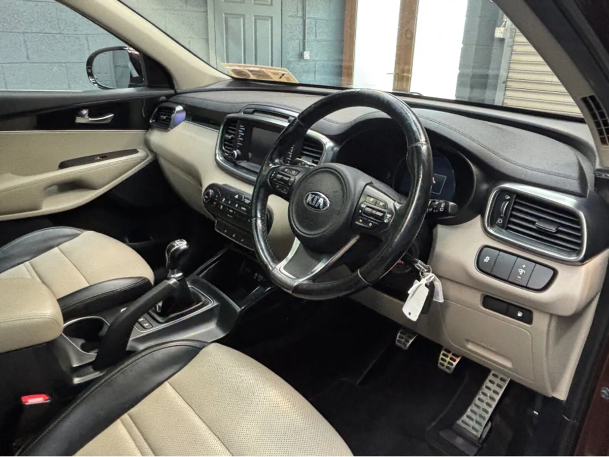 Kia Sorento PLATINUM 4X4 5DR - Image 4