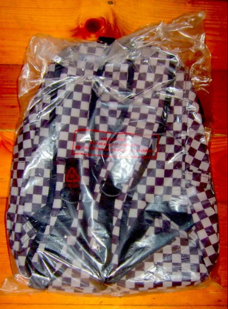 BNWT Harrods Daved & Goliath Backpack - Image 2