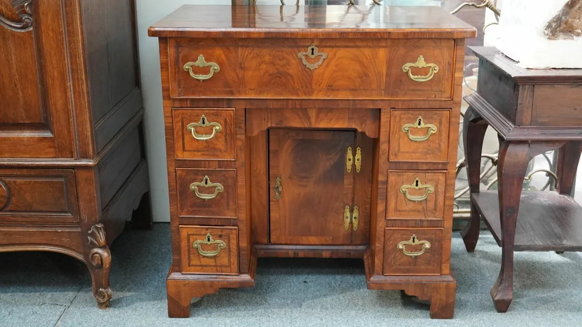 🪑 Victorian Rosewood Kneehole Desk – Queen Anne - Image 2