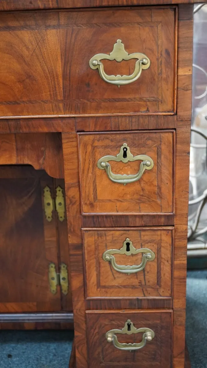 🪑 Victorian Rosewood Kneehole Desk – Queen Anne - Image 4