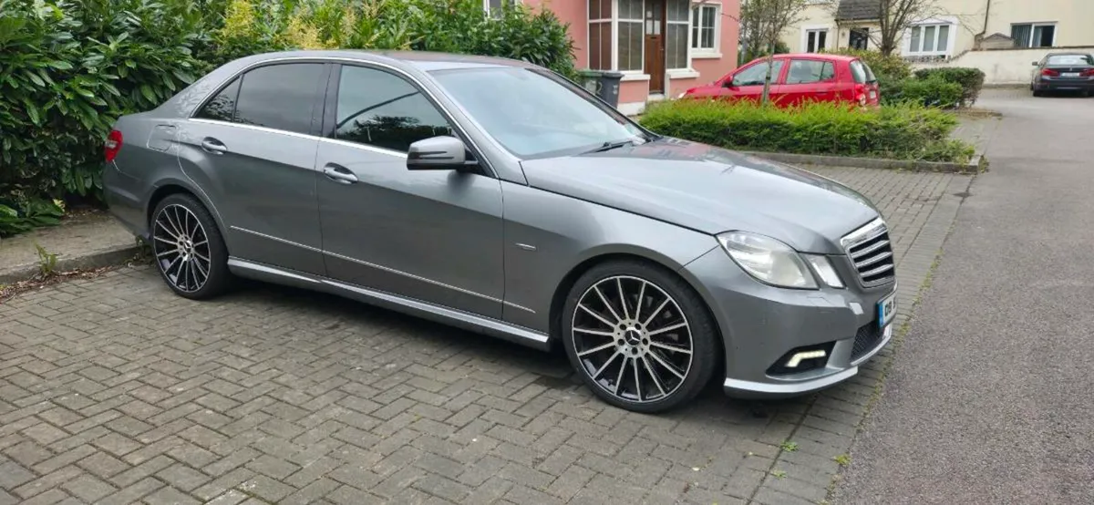 Mercedes-Benz E350 AMG - Image 2