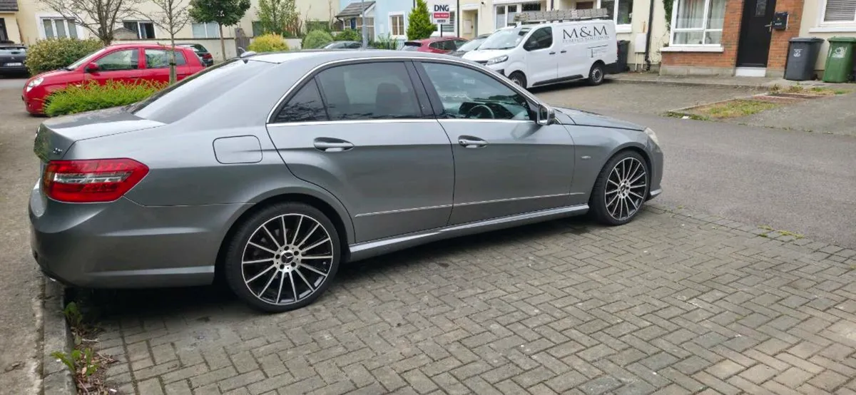 Mercedes-Benz E350 AMG - Image 3