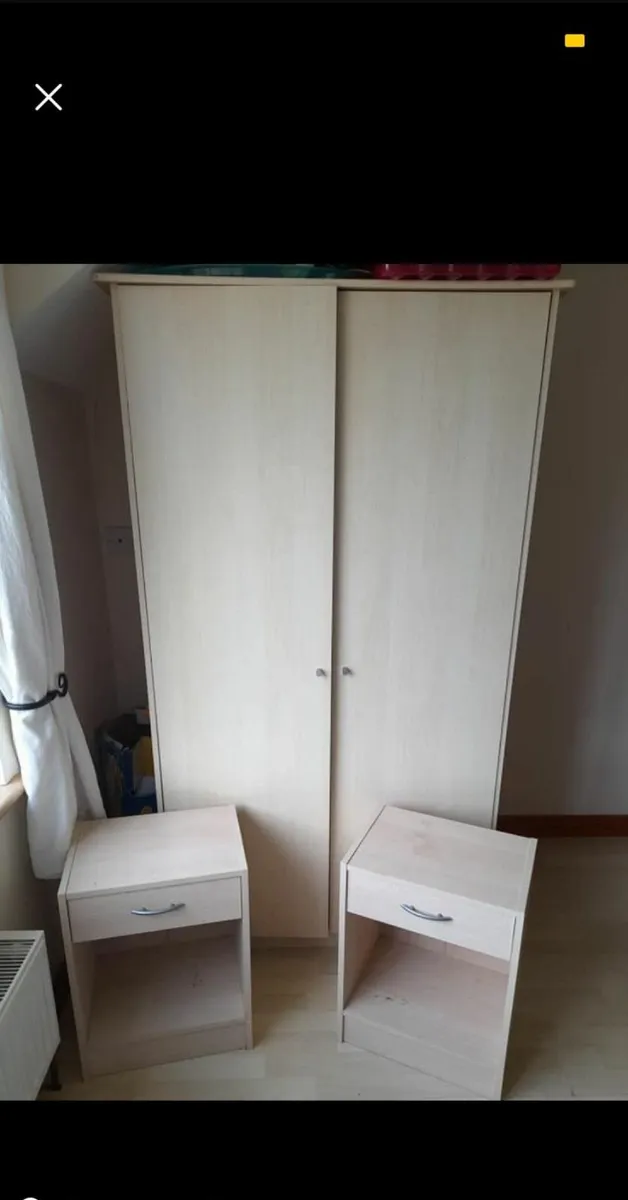 Matching wardrobe and beside lockers - Image 1