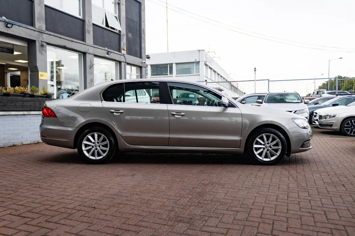 Skoda Superb 2015 - Image 2