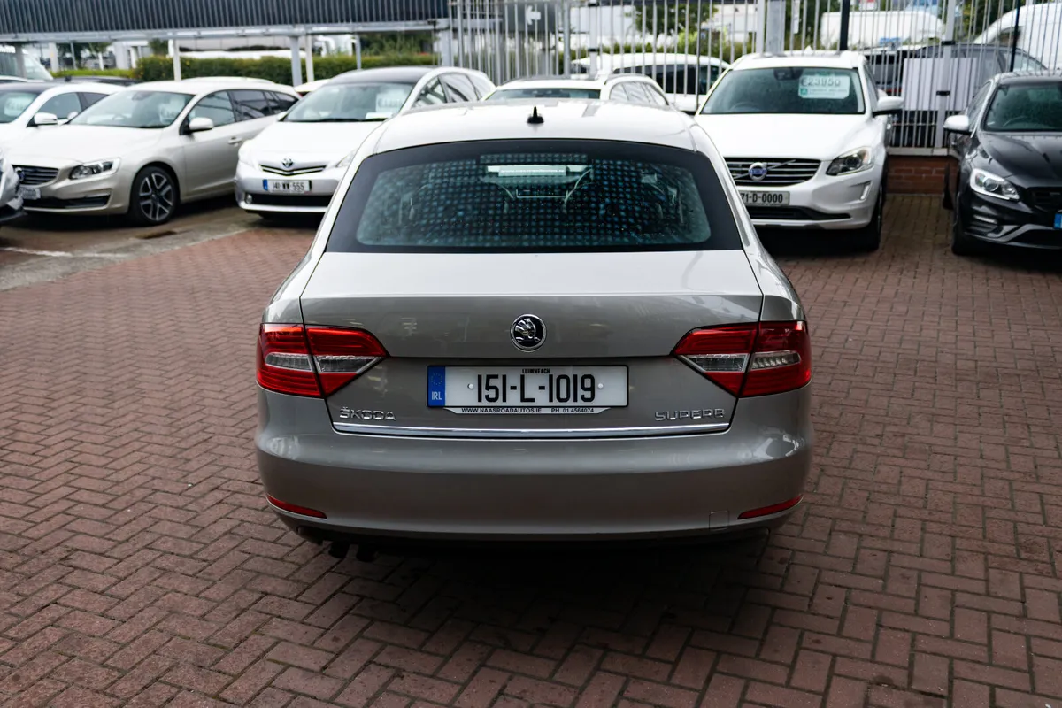Skoda Superb 2015 - Image 4