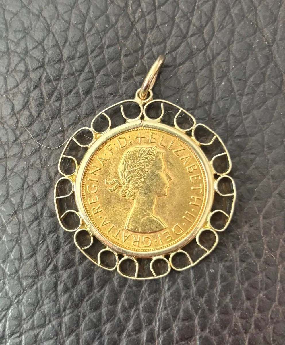 Gold sovereign coin 1965 - Image 2