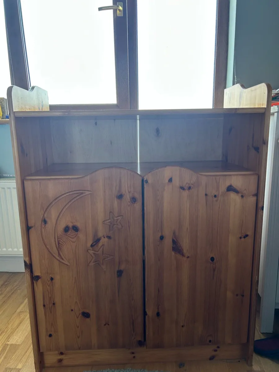 Wooden cabinet - Image 1