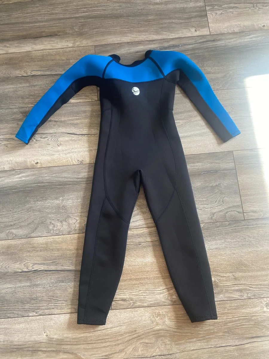 Wet suits and life jacket - Image 3