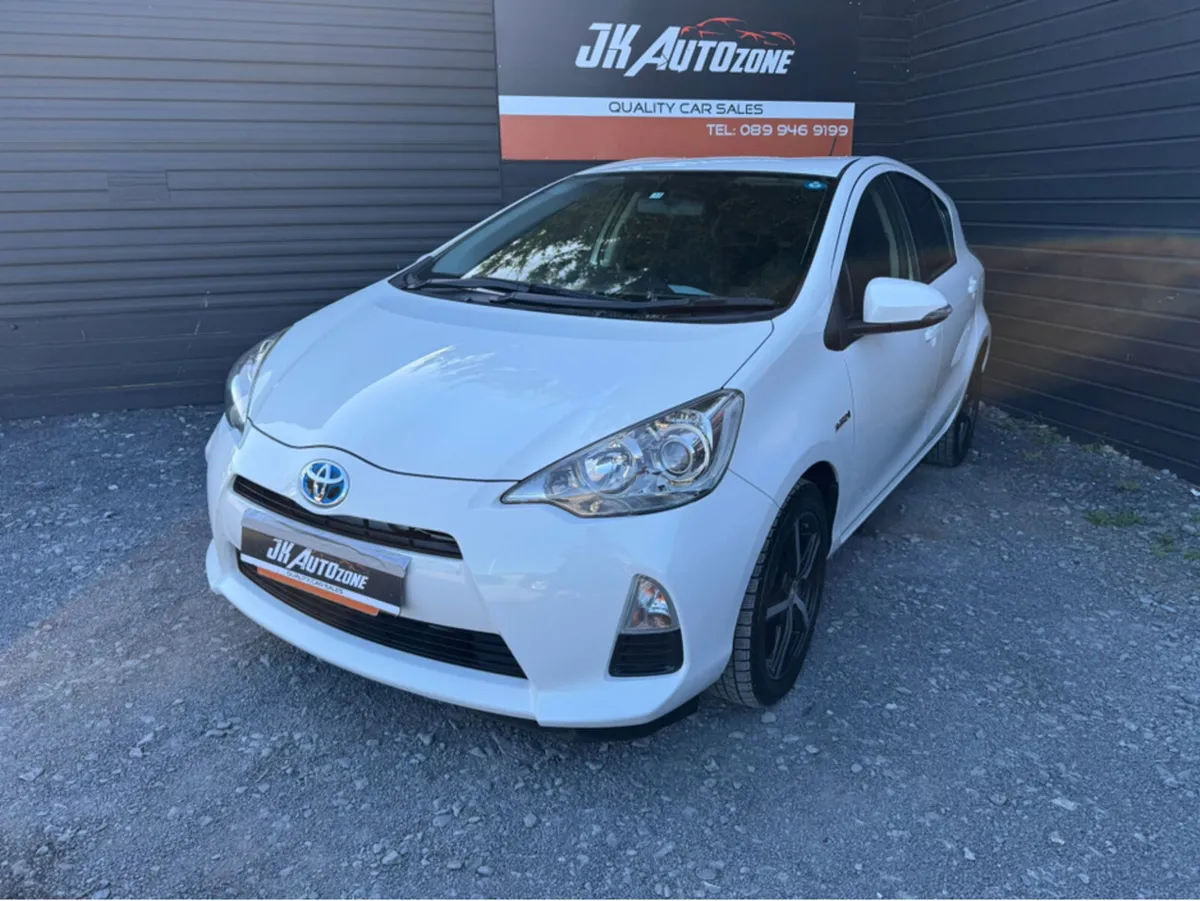 Toyota Aqua 1.5 HYBRID AUTO - Image 2
