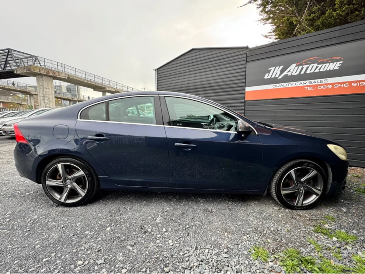 Volvo S60 1.6 T4 R-DESIGN AUTO - Image 4