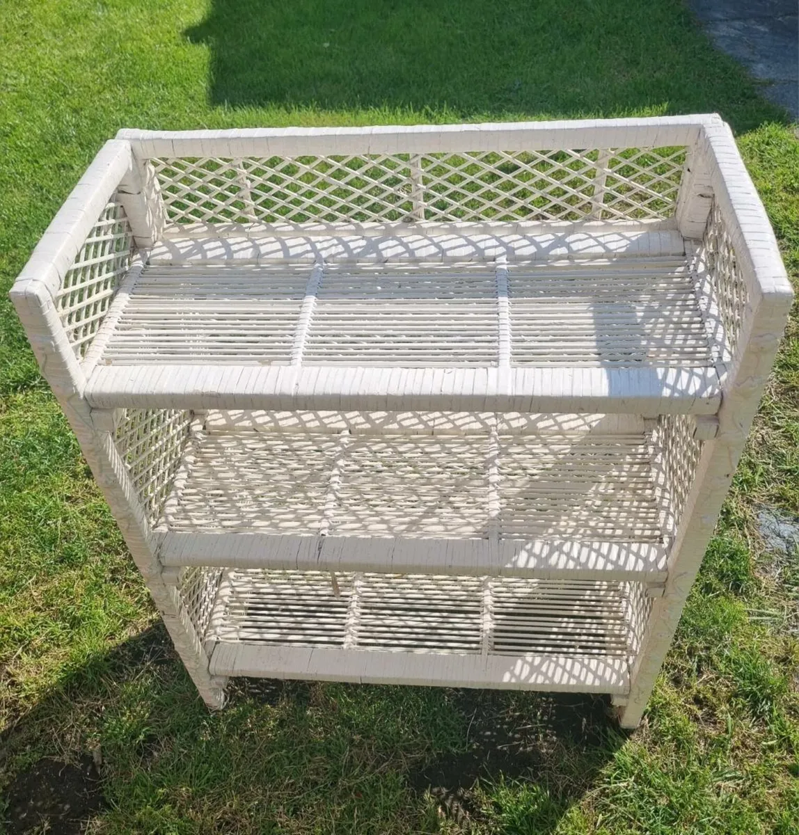 Cane shelves - Image 1