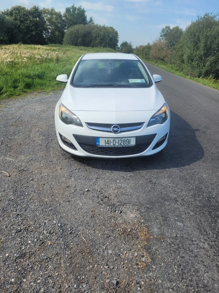 Opel Astra 2014 Car Van - Image 1