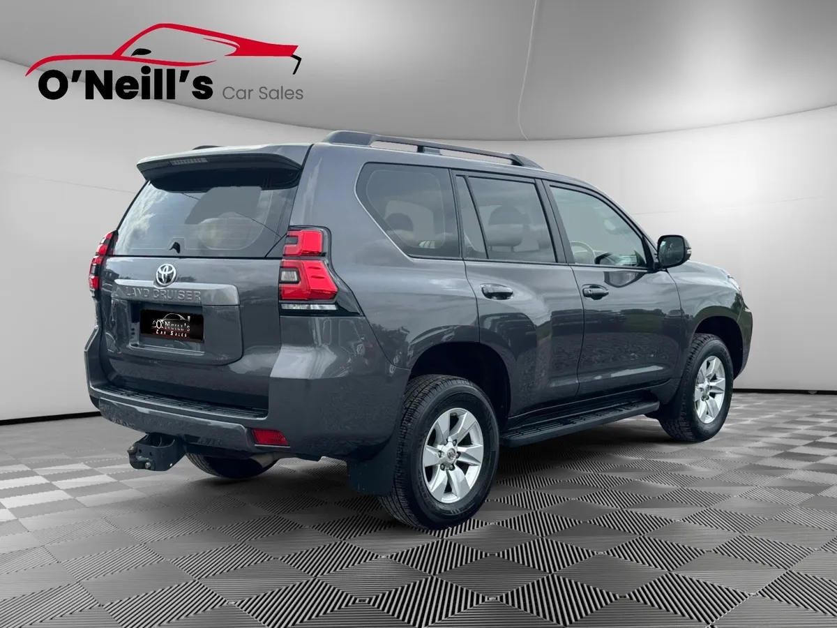 Toyota Land Cruiser 2024  LWB AUTO 5 SEATS - Image 4