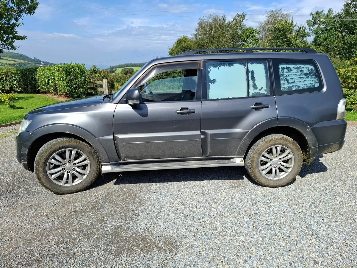 Mitsubishi Pajero 3.2L - Image 4