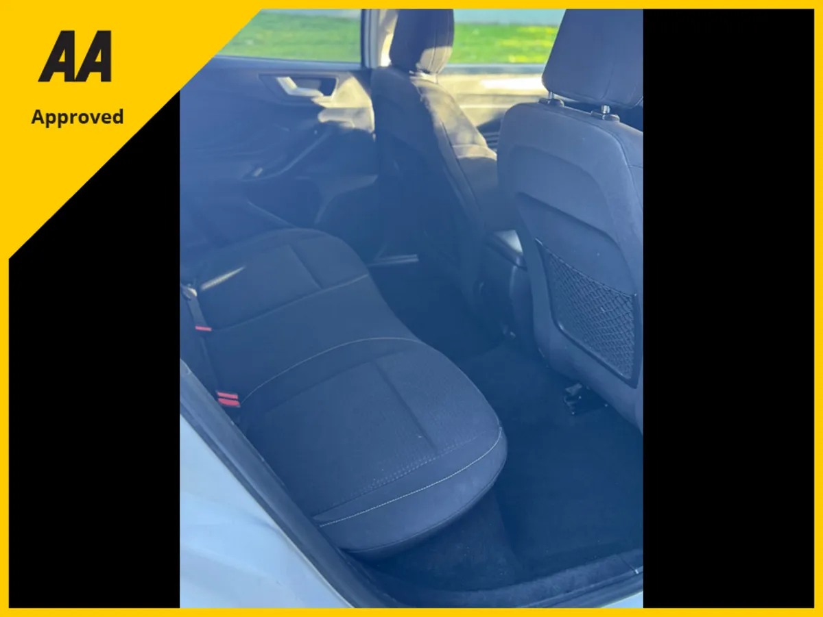 Ford Focus ZETEC 1.5 TDCI 125PS 6SPEED 5DR 4 - Image 3