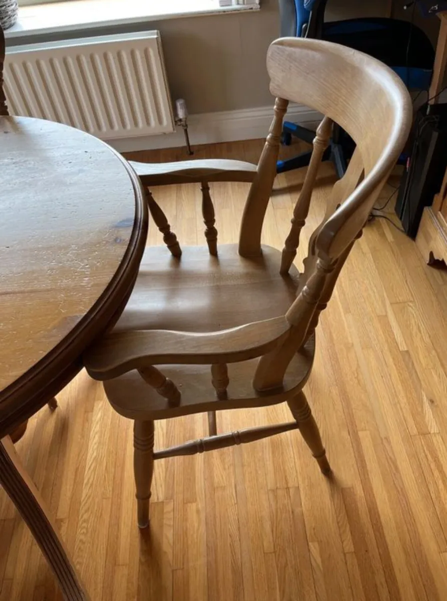 Table and chairs - Image 3