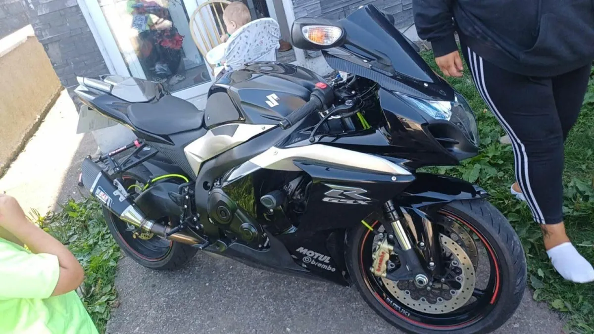New pics 🏍️ 2015 Suzuki GSX-R1000 Shadow Edition - Image 1