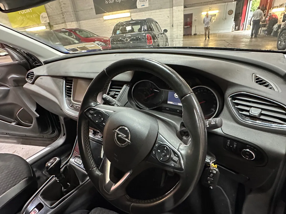 Opel Grandland X SRi 1.2i 130PS 6 Speed - Image 4
