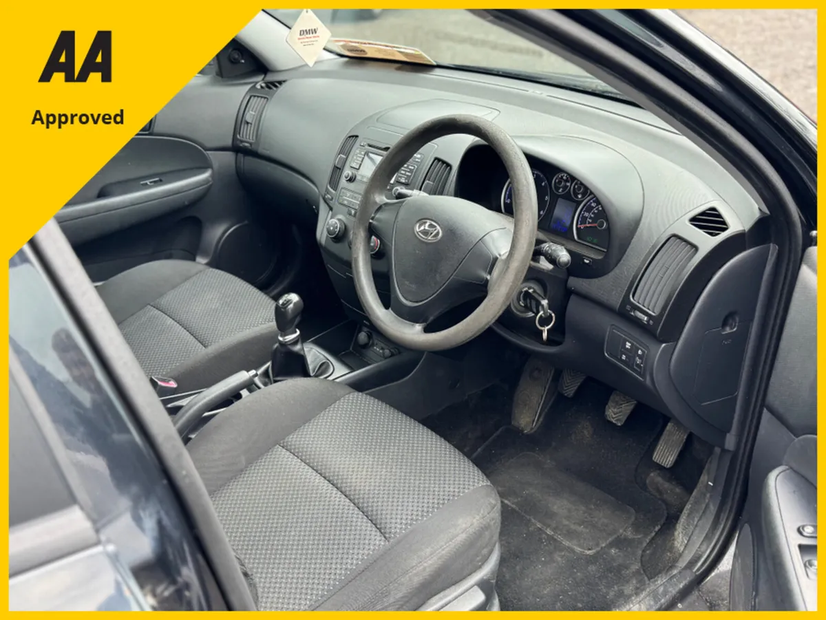 Hyundai i30 1.6 CRDI CLASSIC 90PS ISG 5DR - Image 2