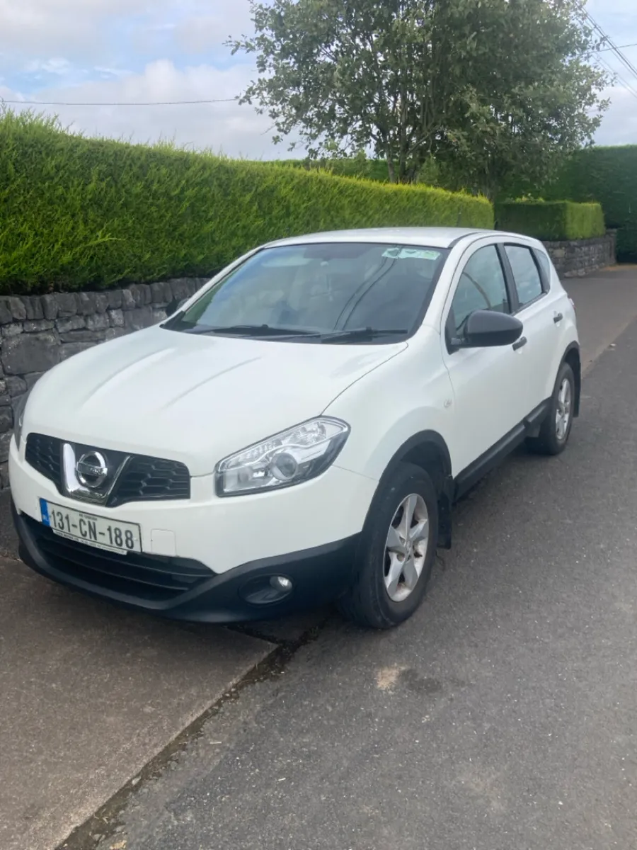 131 Nissan Qashqai 1.5 XE 4 door - Image 2