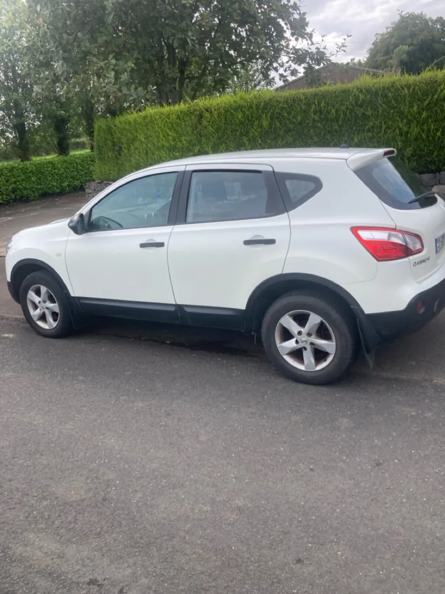 131 Nissan Qashqai 1.5 XE 4 door - Image 3