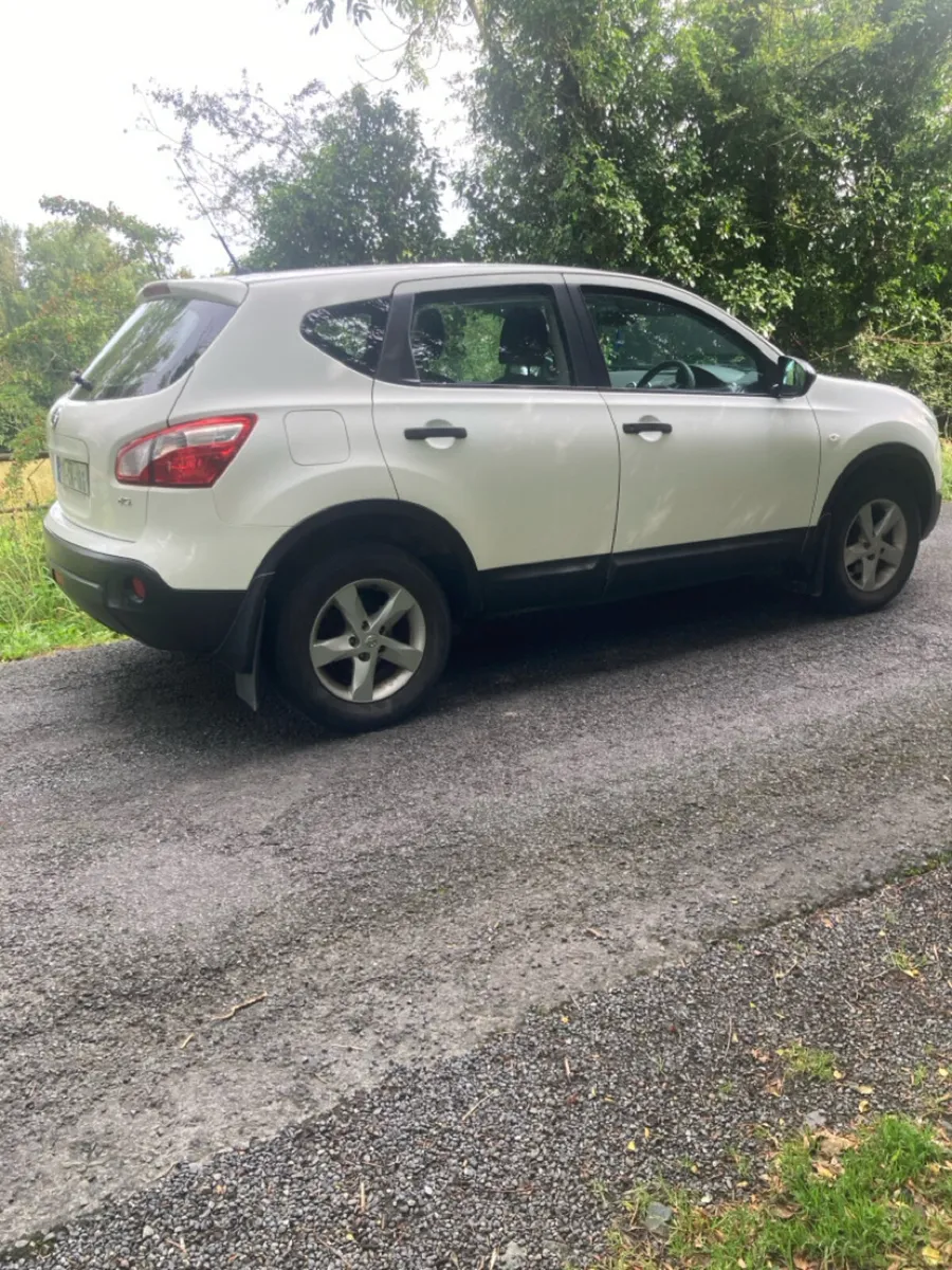131 Nissan Qashqai 1.5 XE 4 door - Image 4