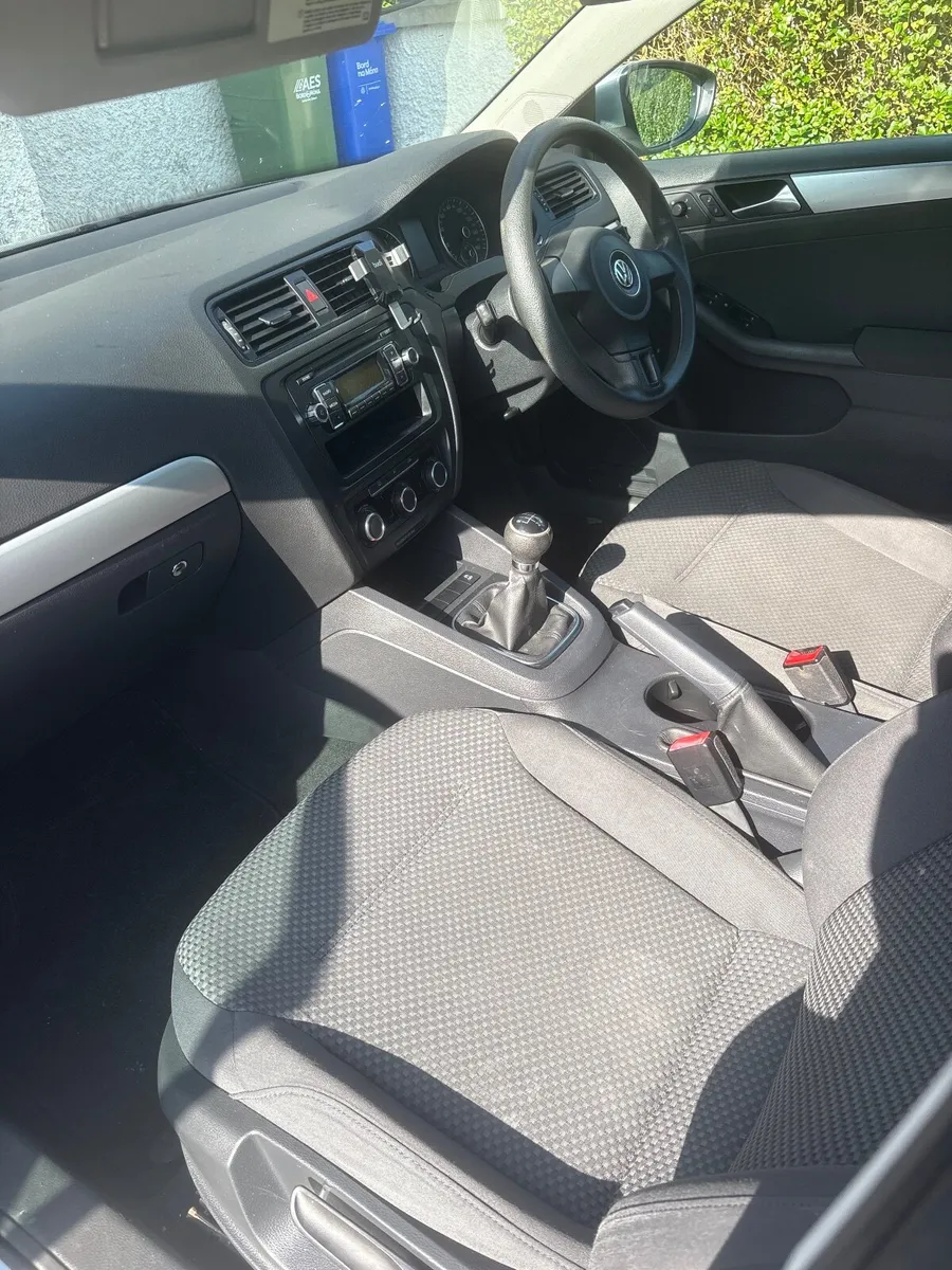 Volkswagen Jetta 2011 - Image 3