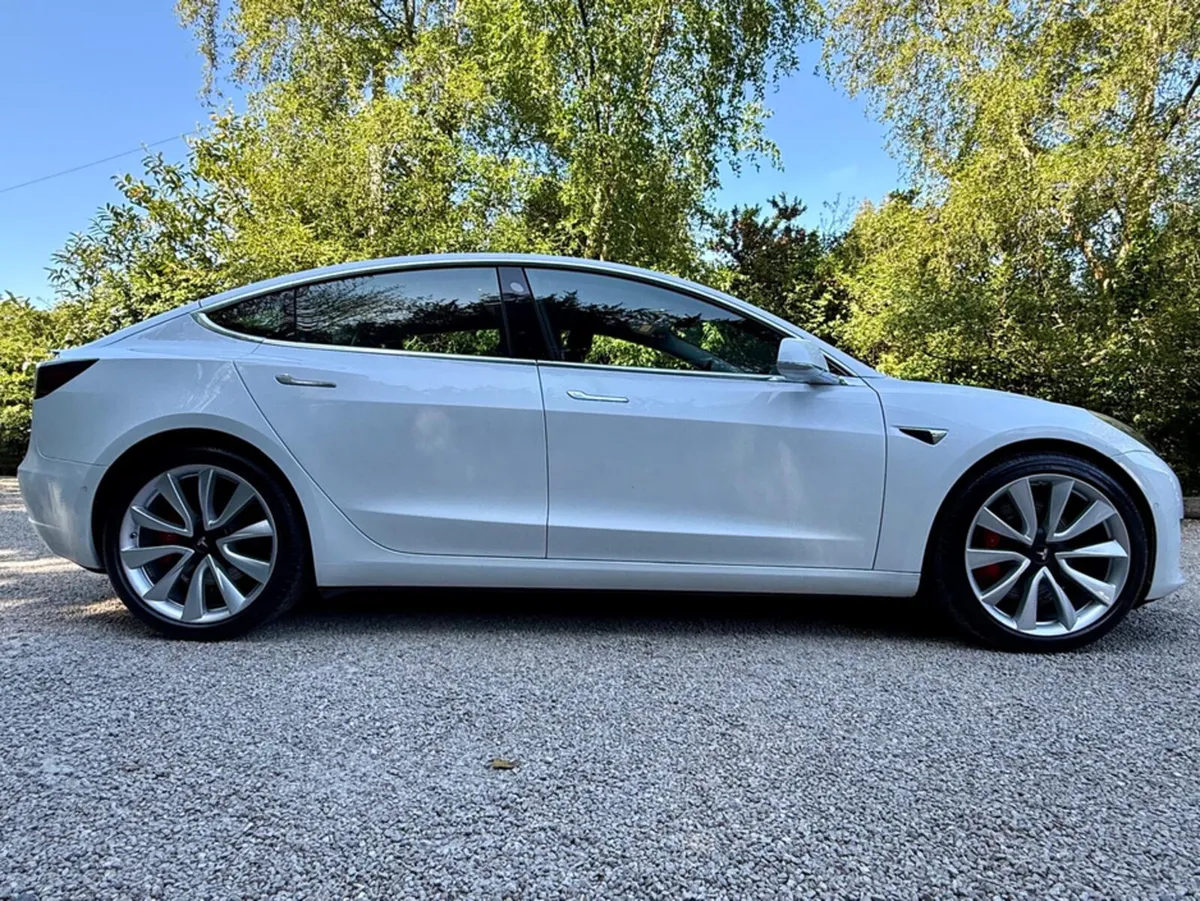Tesla Model 3 PERFORMANCE DUAL MOTOR - Image 4