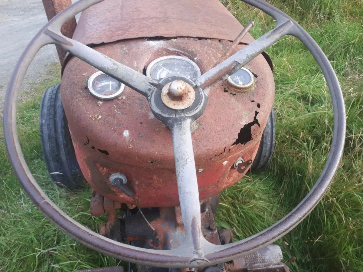 MF Tractor 65 - Image 3