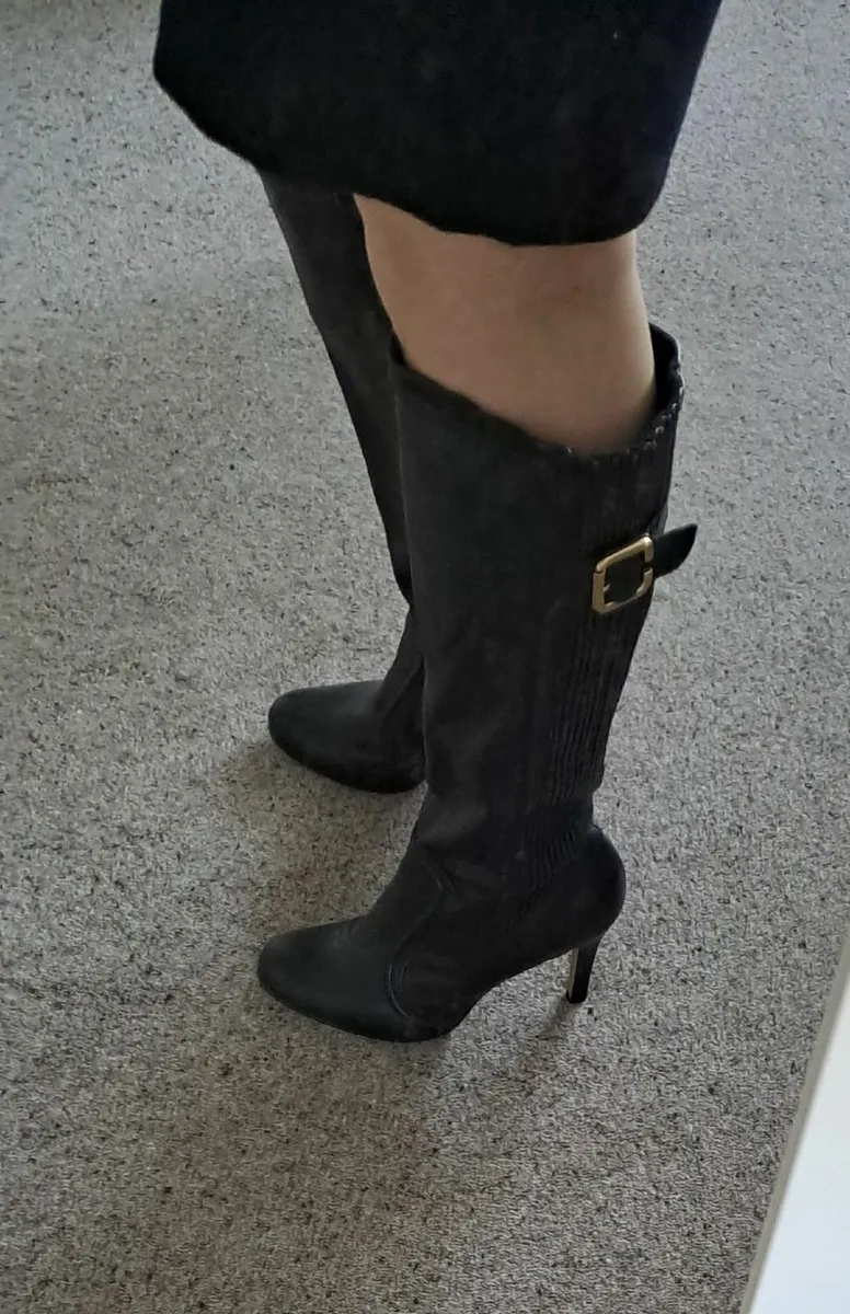 Ladies black high-heeled boots - Image 2